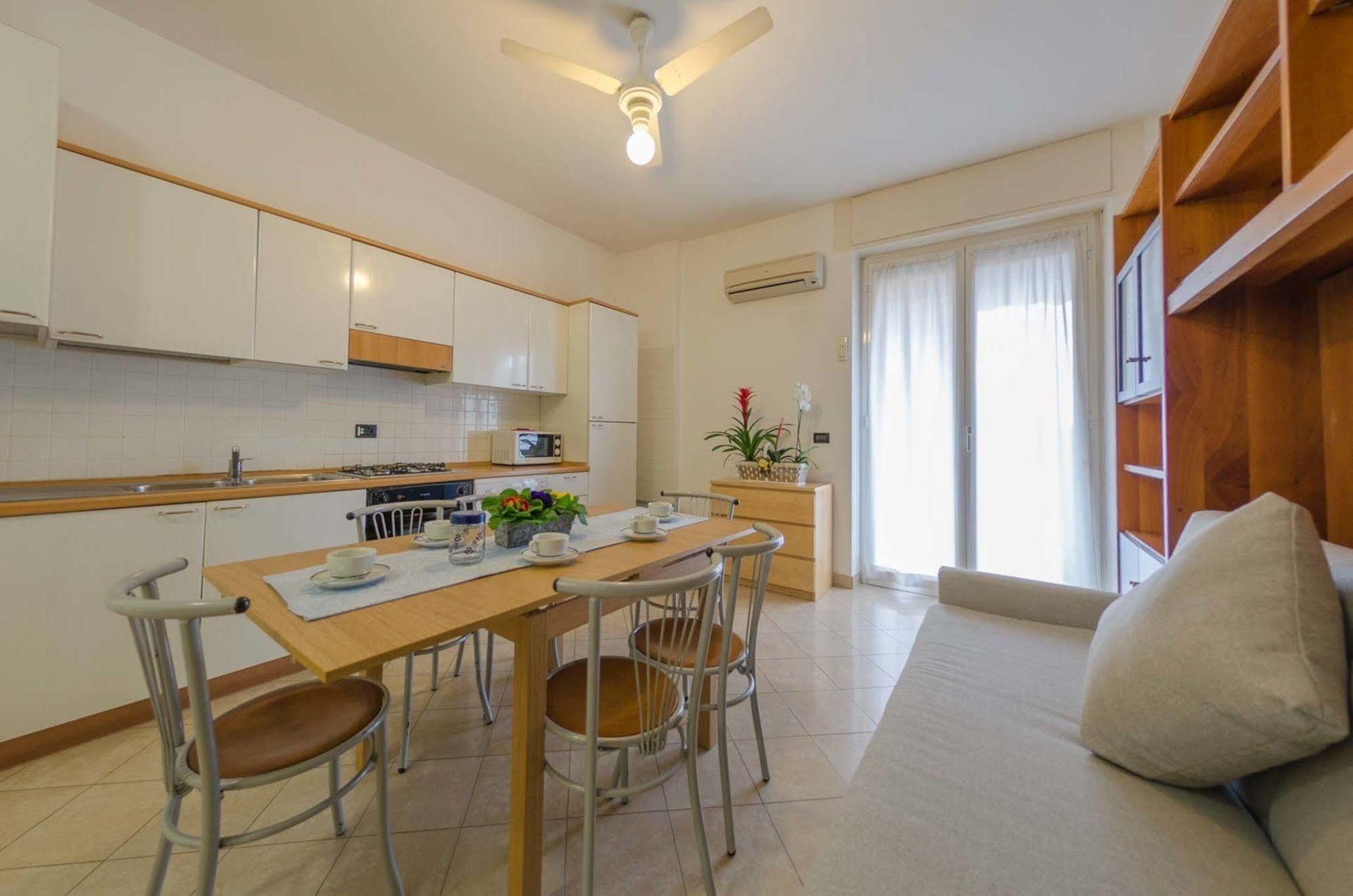 Residenza Adelaide Aparthotel Finale Ligure Bagian luar foto